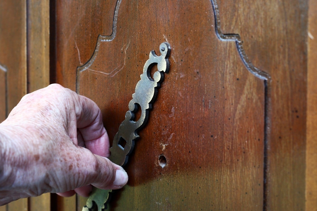 how to remove hardware from vintage furniture