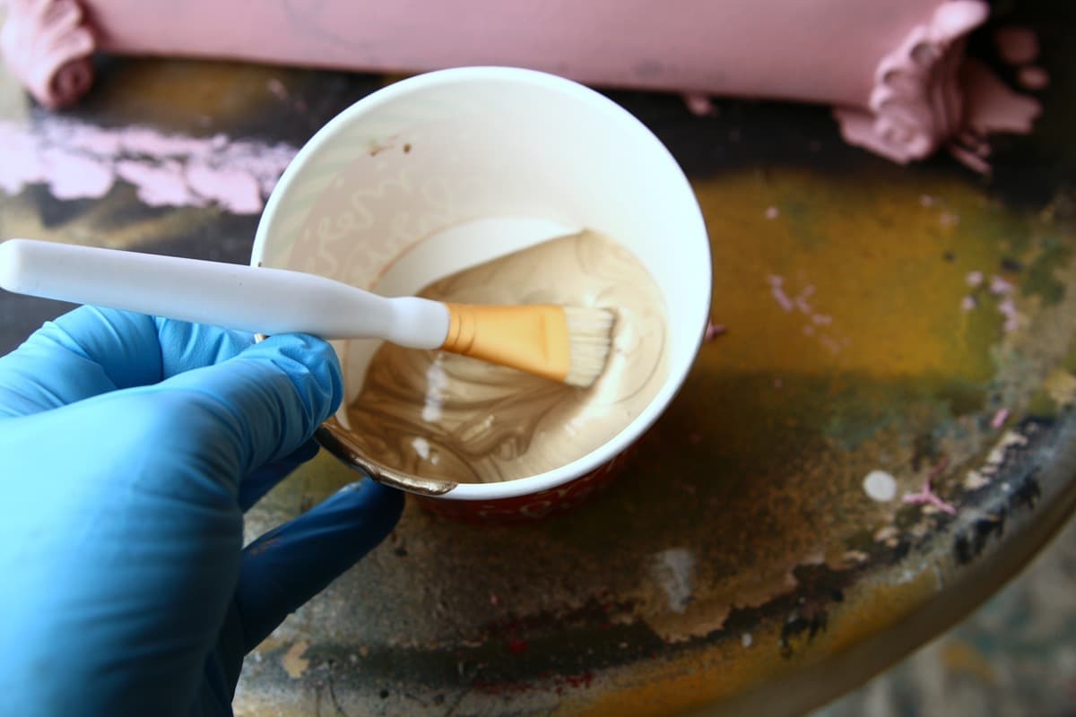 painting the inside of a box with metallic gold paint (3)