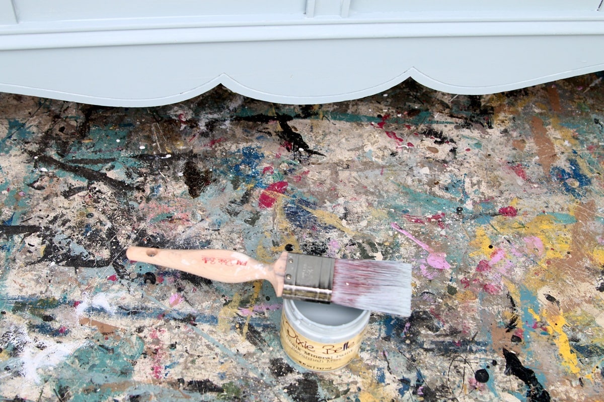 painting with Dixe Belle Chalk Mineral Paint color Savannah Mist (1)