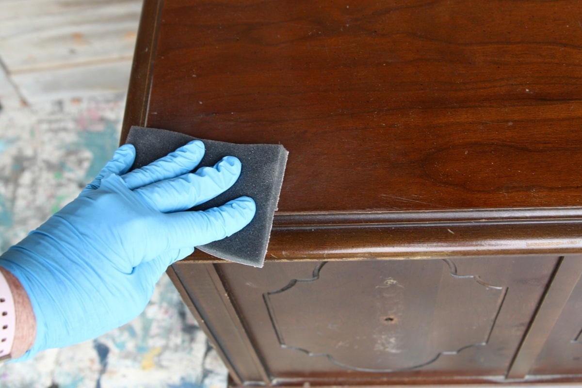 sanding furniture before painting (3)