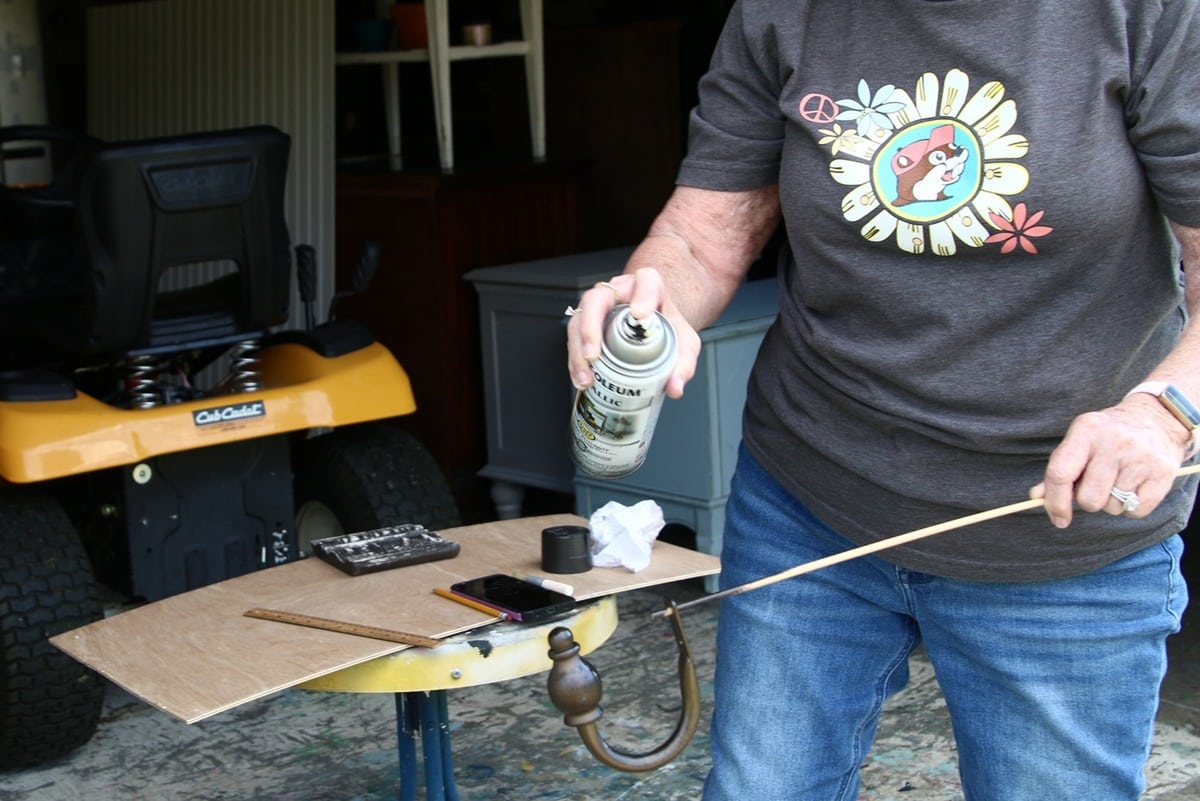 how to spray paint odd shaped decor items (3)