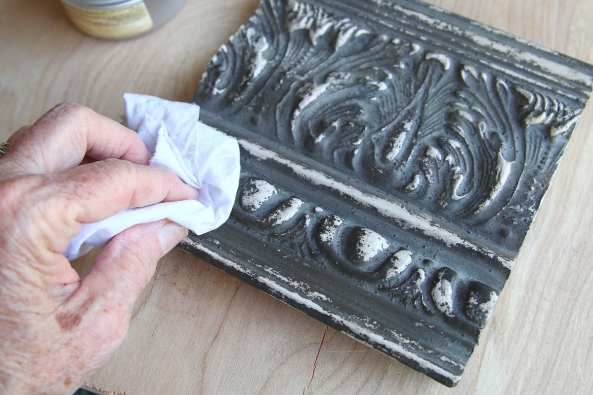 how to use Dixie Belle Best Dang Wax clear on Home Decor (6)
