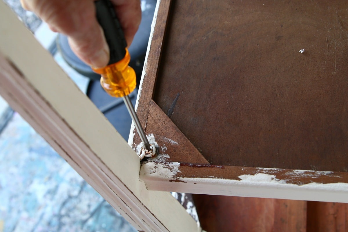painting furniture with Dixie Belle Chalk Mineral Paint in Soft Pink (3)