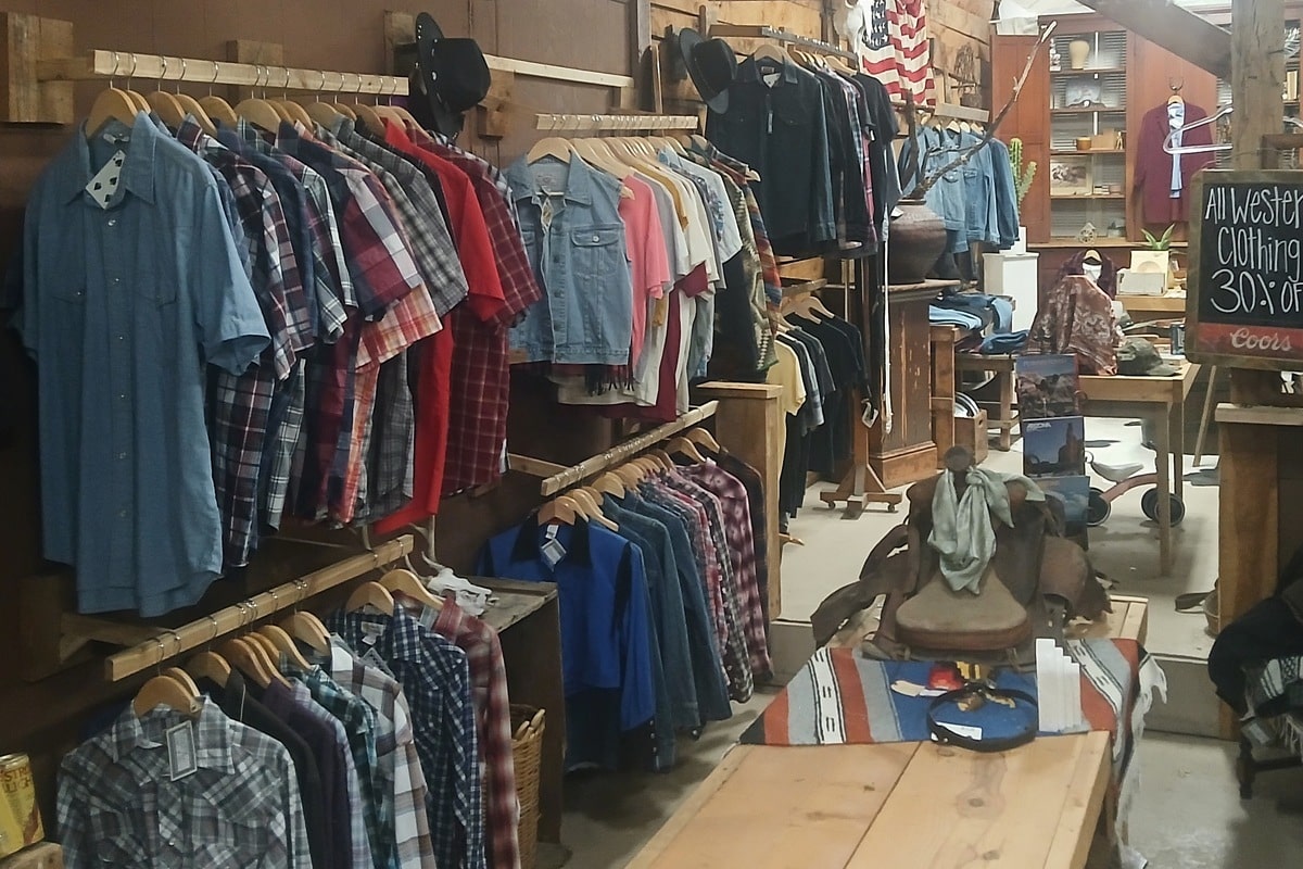 shopping with Petticoat Junktion at the Southern Kentucky Flea Market in Guthrie (4)