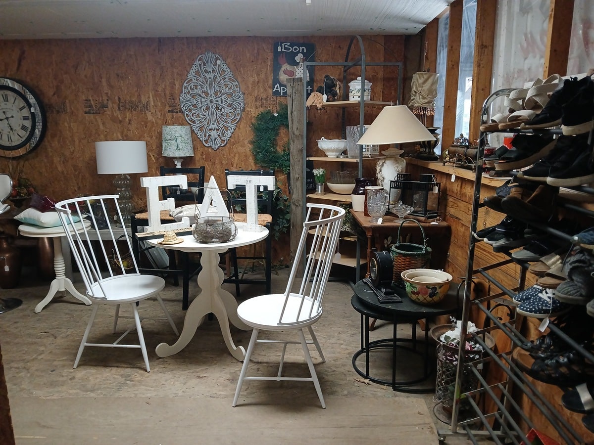 shopping with Petticoat Junktion at the Southern Kentucky Flea Market in Guthrie (5)