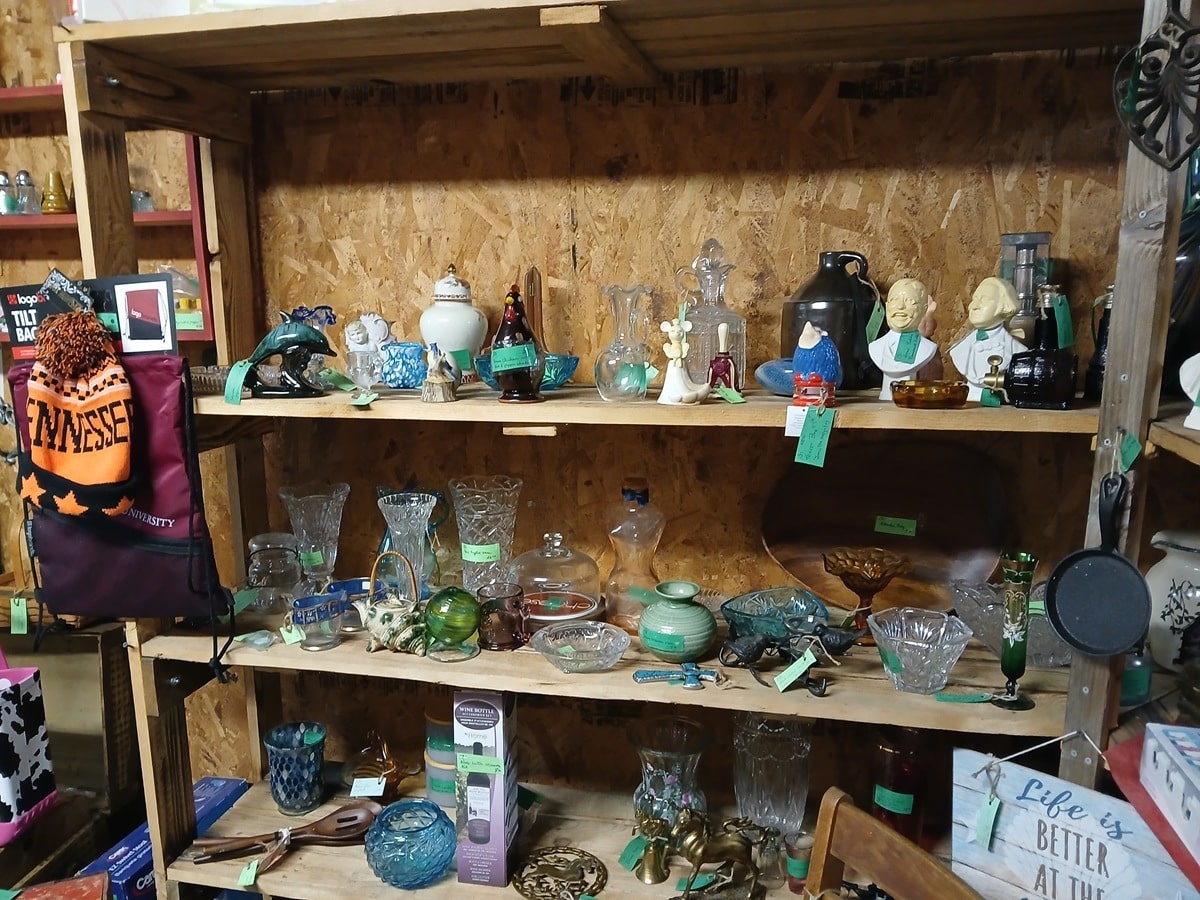 shopping with Petticoat Junktion at the Southern Kentucky Flea Market in Guthrie (9)