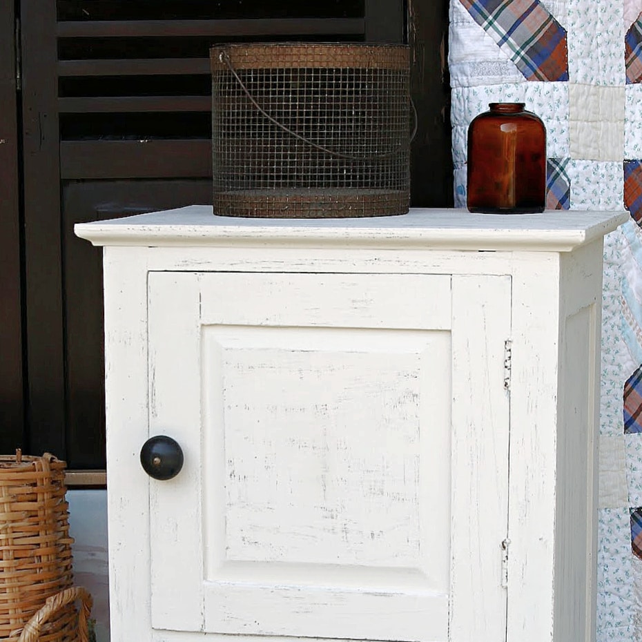 bedroom furniture painted and new drawer knobs