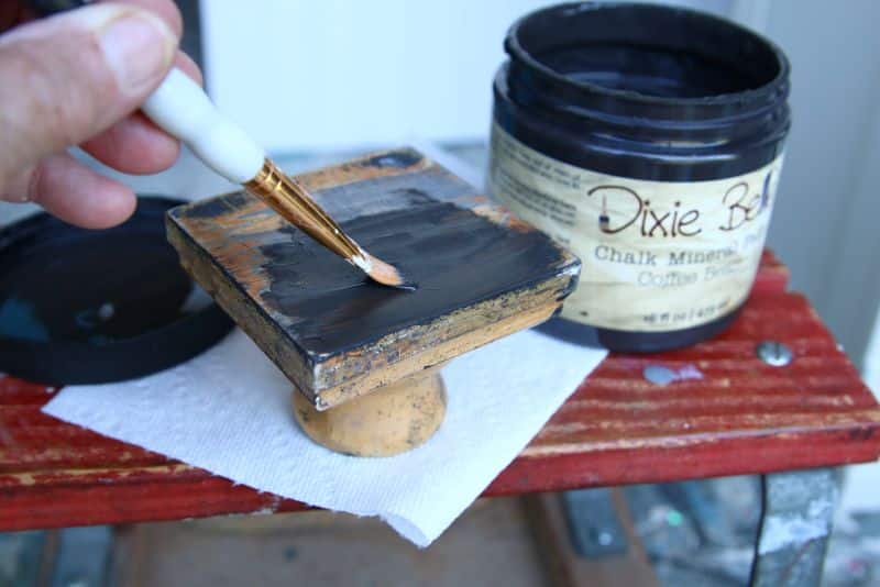 how to paint a nightstand with Dixie Belle paint black streaks over the white paint (6)