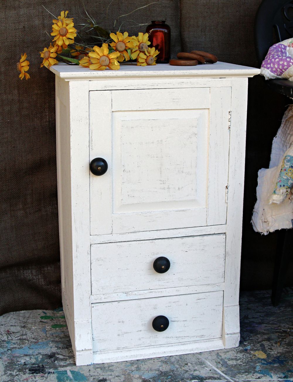 how to paint furniture and add black painted streaks over white paint