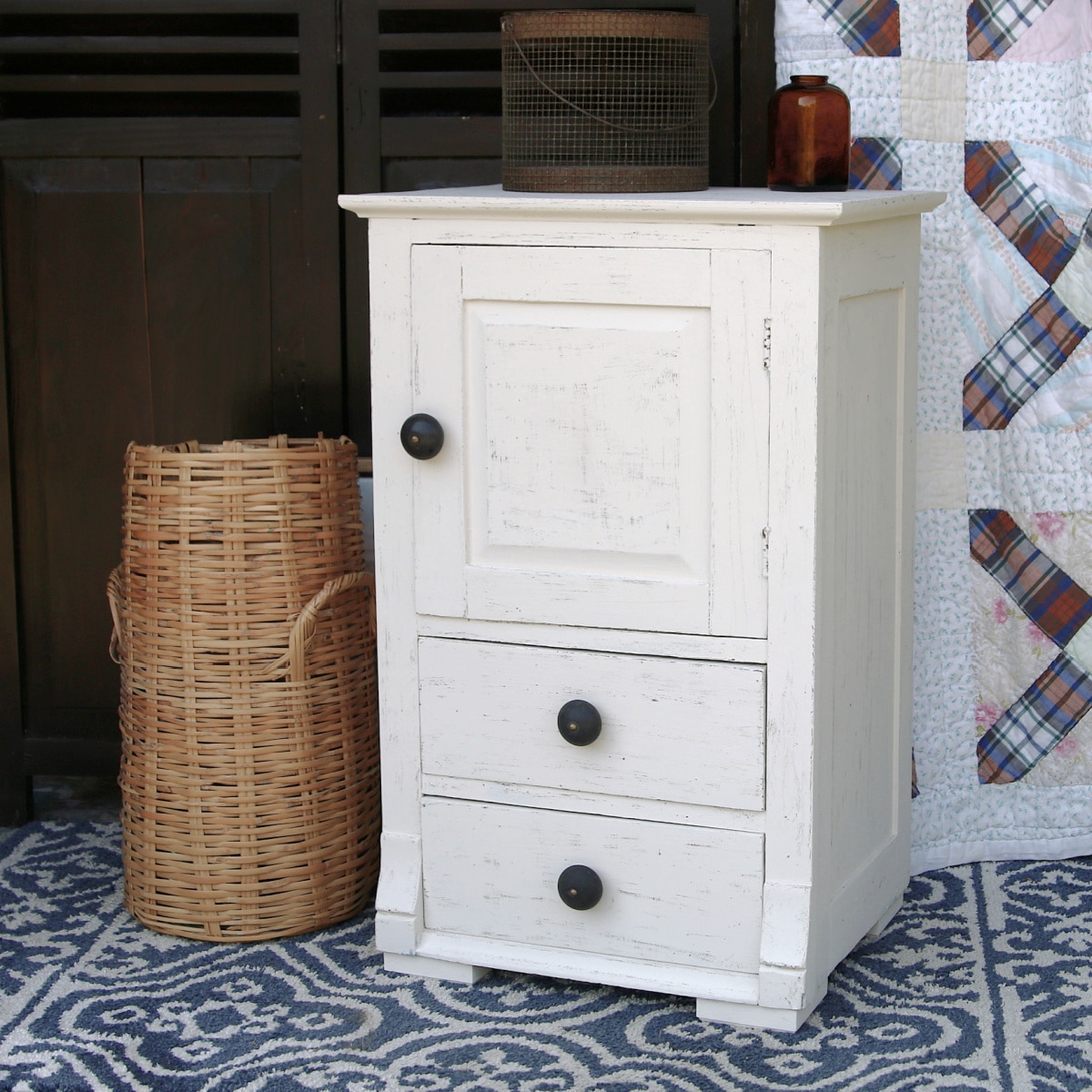 how to repalnt a nightstand to match your decor