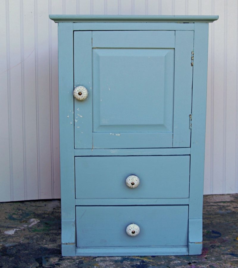 painting a blue nightstand white