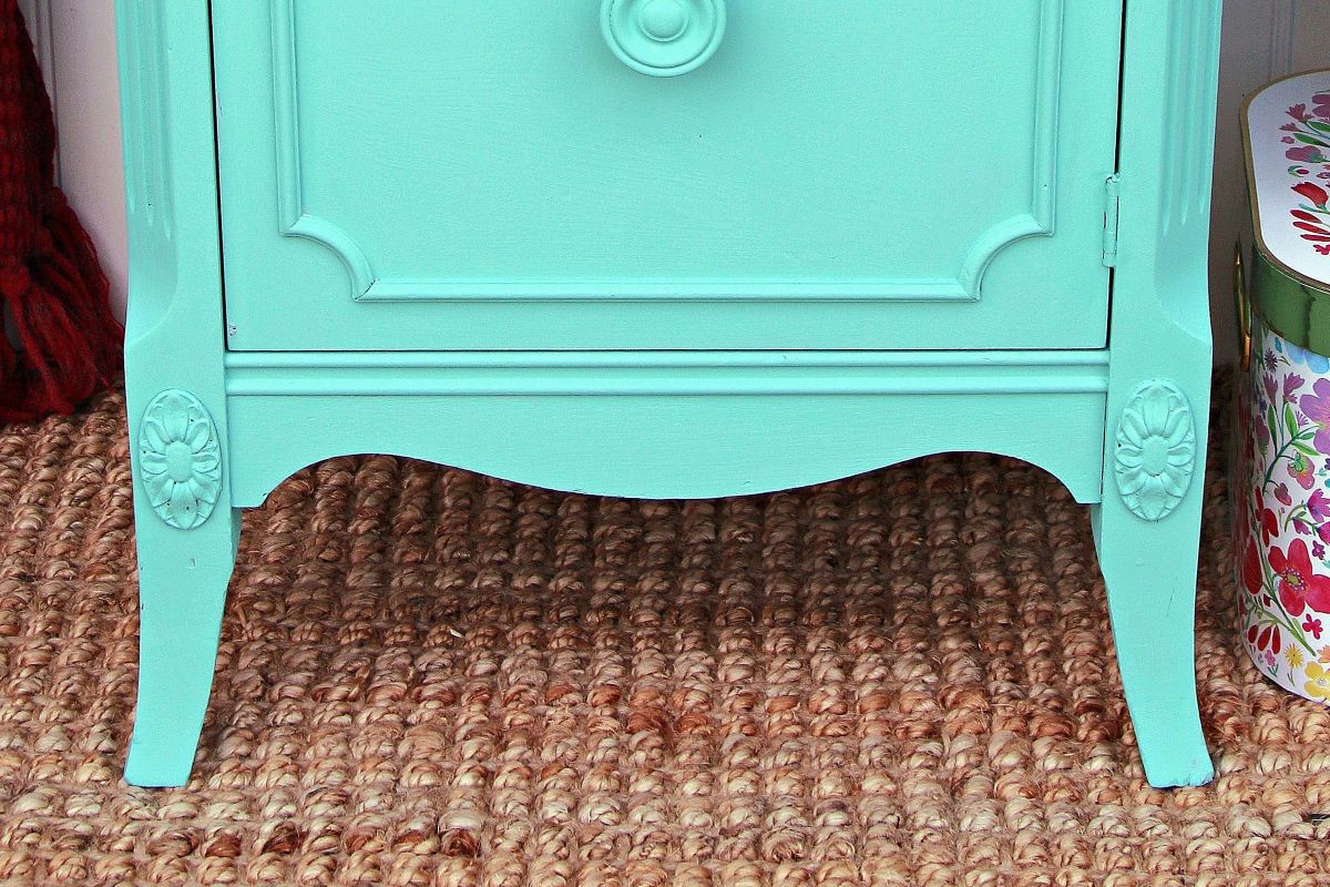 how to paint furniture with wood appliques and a coastal cottage vibe