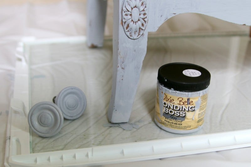 how to use Dixie Belle Bonding Boss primer on furniture (4)