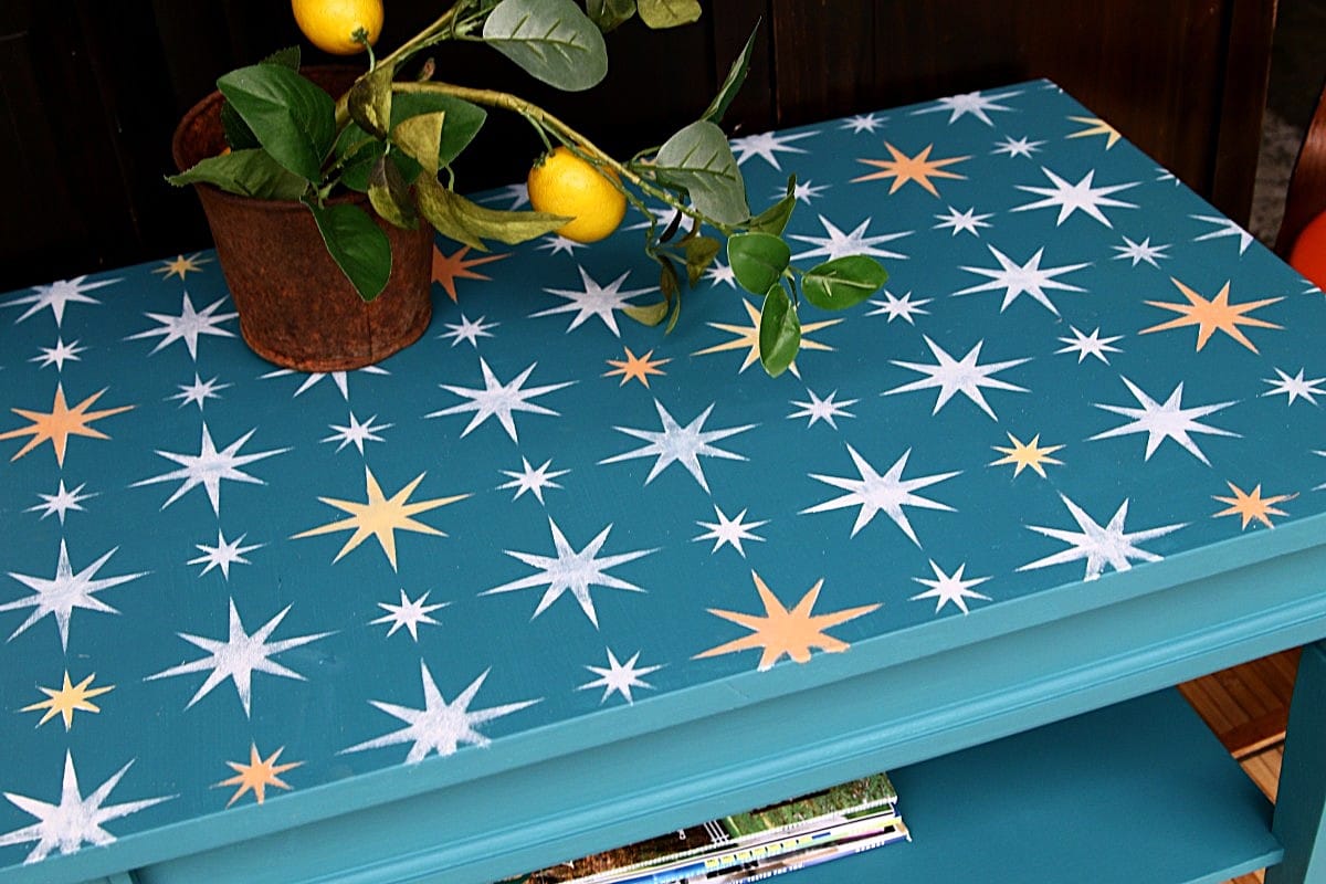 how to paint a table with Dixie Belle Paint and stencil with retro stars from Funky Junk Interiors by Petticoat Junktion