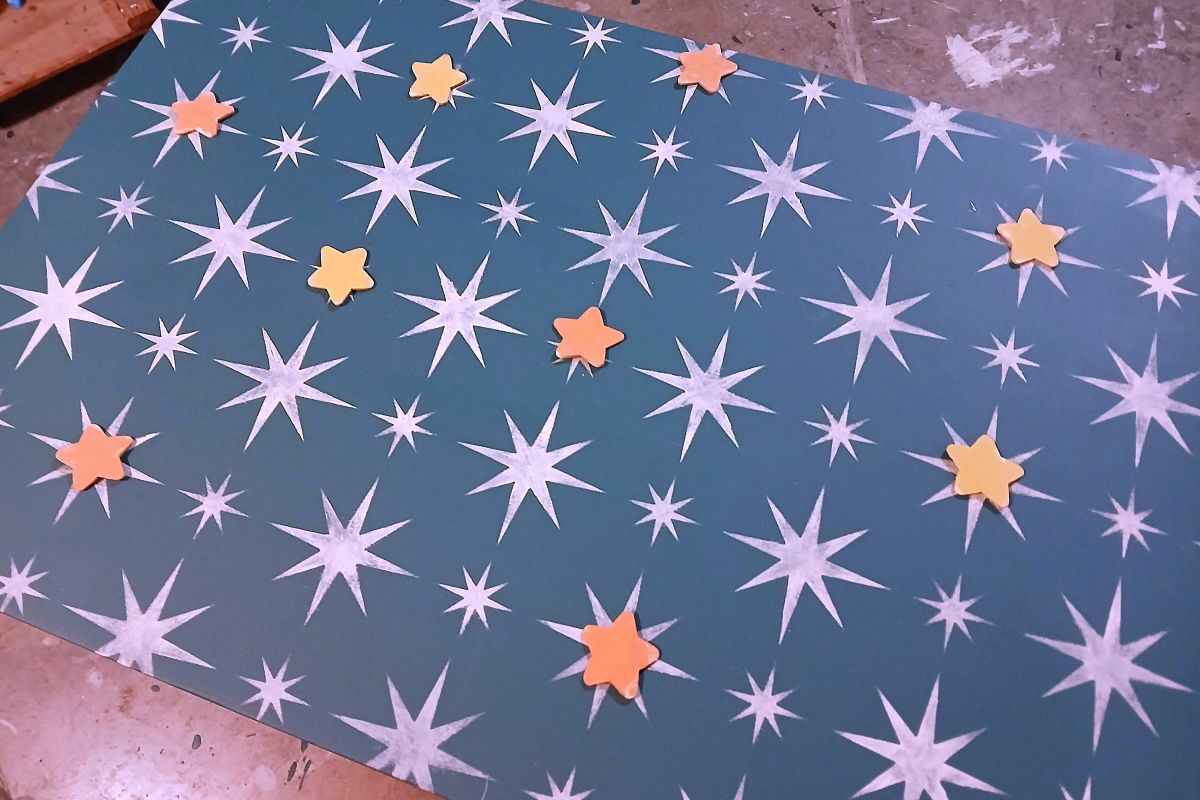 how to stencil atomic stars or retro stars with various colors 2