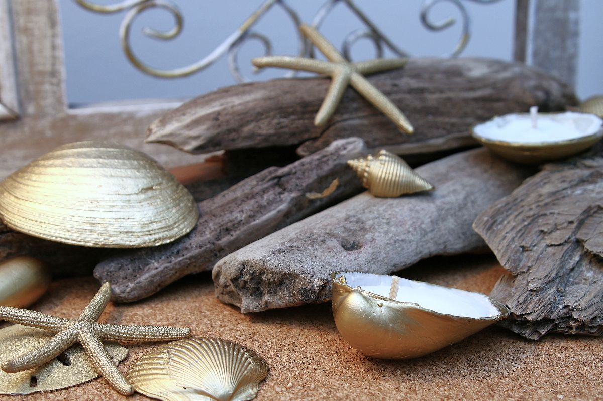the best way to make seashell candles with soy wax and spray painted clam shells for home decor