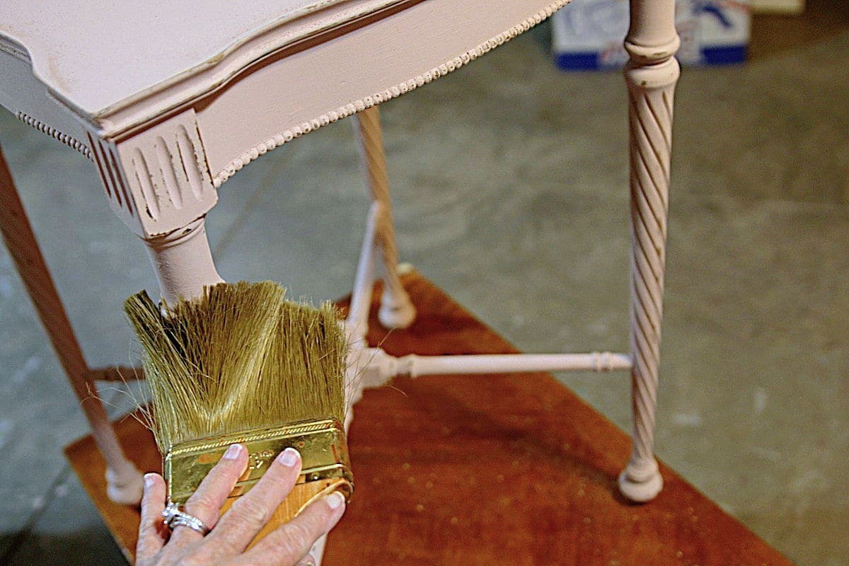 how to distress chalk paint