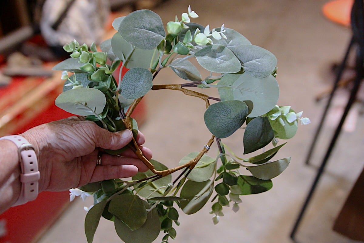 how to upcycle thrift store candle holders and wreaths (7)