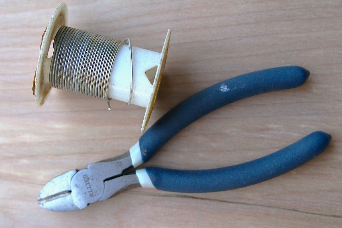 wire and wire cutters for project