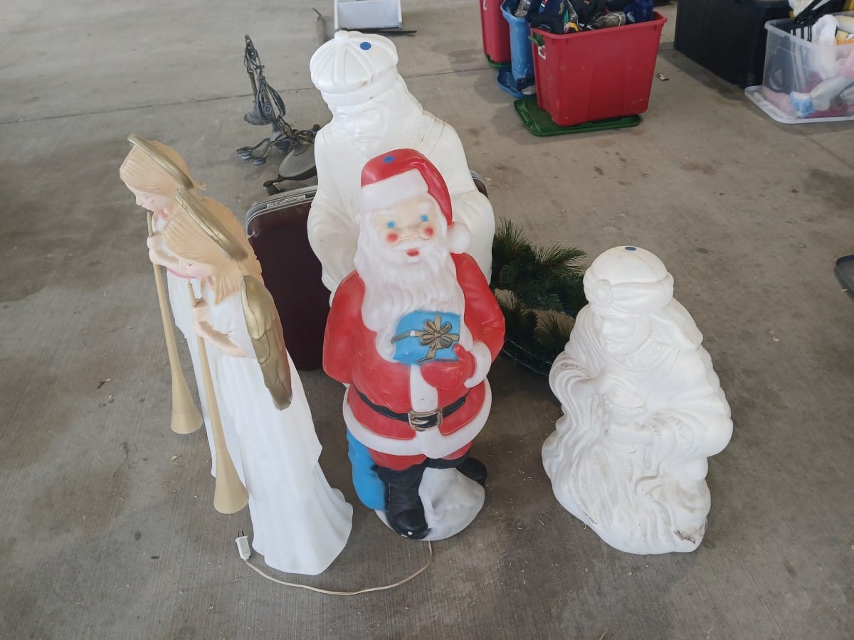 Nashville Flea Market Shopping With Petticoat Junktion