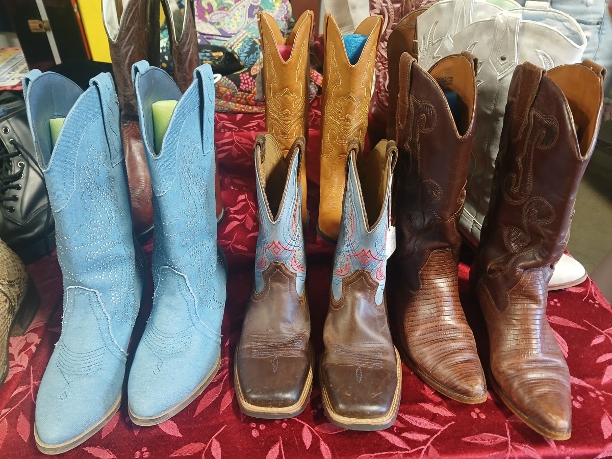Nashville Flea Market Shopping with Petticoat Junktion